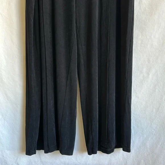 Chico’s Travelers black high rise wide leg stretchy pants, size 3 (16) - Picture 3 of 10
